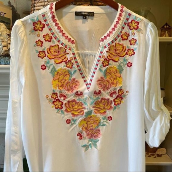 ANDREE BY UNIT Tops - LOVELY!! Andree**Johnny Was Vibes**Colorful Bohemian Embroidered Top Size Large